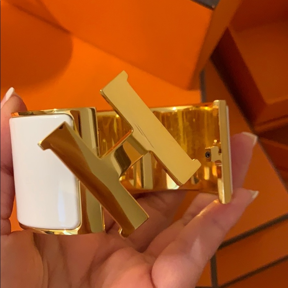 Hermès H bracelet GM. No trade.